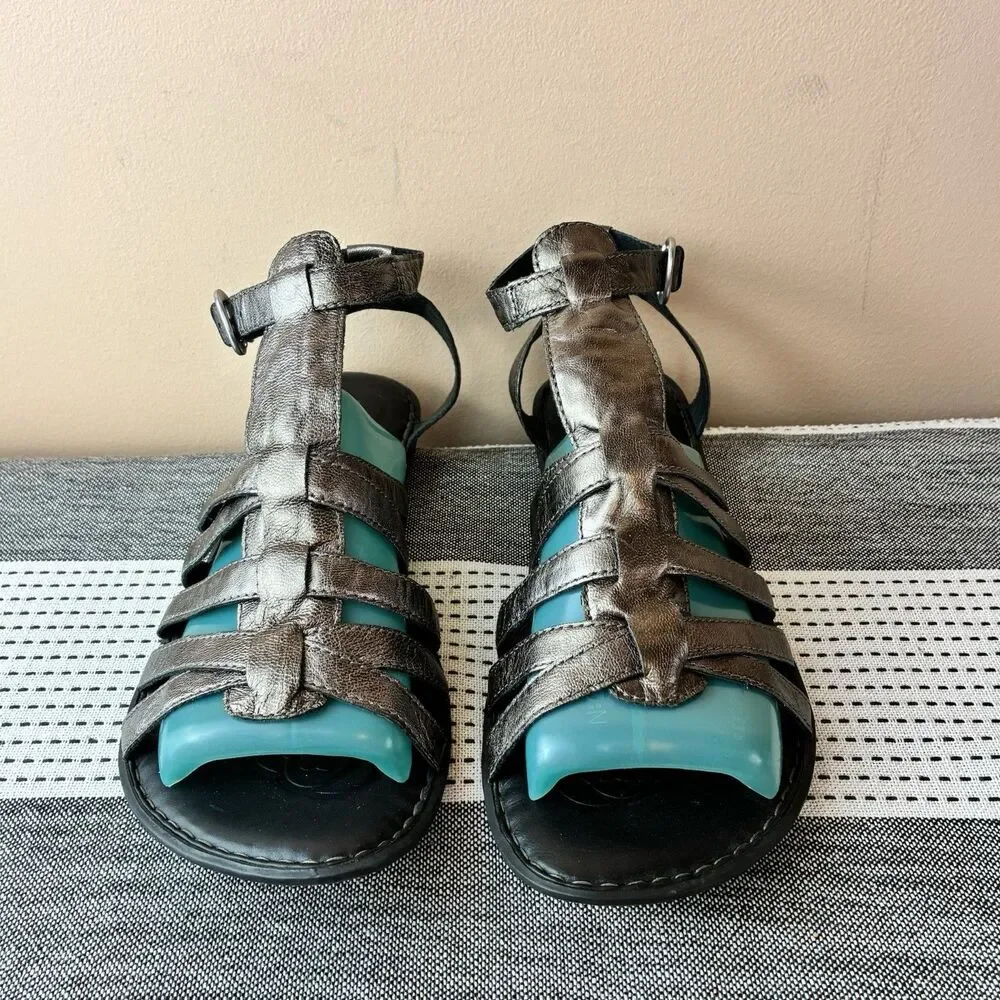 Born Claudy Women’s Pewter Metallic Leather Flat Sandals Size 10 - Picture 2 of 6